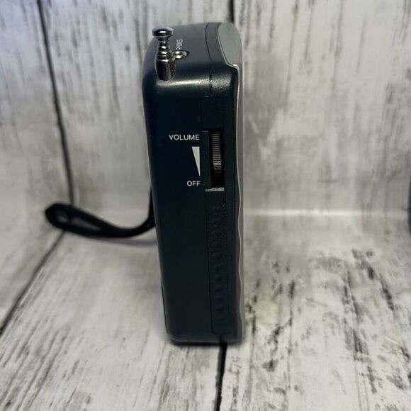 Radio Shack Portable Compact Pocket Radio, Model 12-994 - Picture 7 of 7